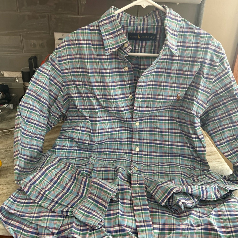 POLO Ralph Lauren Dress Shirt Size large . Classic Fit 100% Cotton. Blue paid